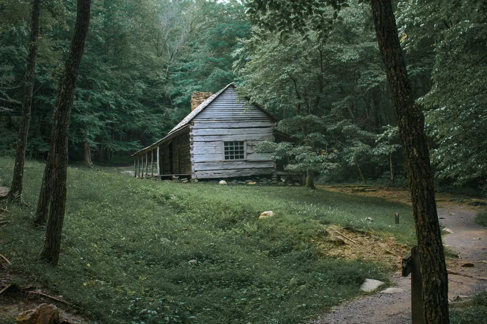 Log cabin on a wooded lot in the Smoky Mountains